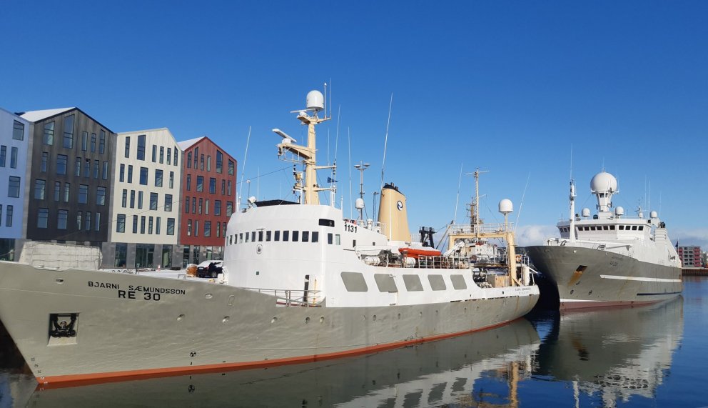 Bjarni og Árni við Háabakka, framan við nýjar höfuðstöðvar Hafrannsóknarstofnunar.