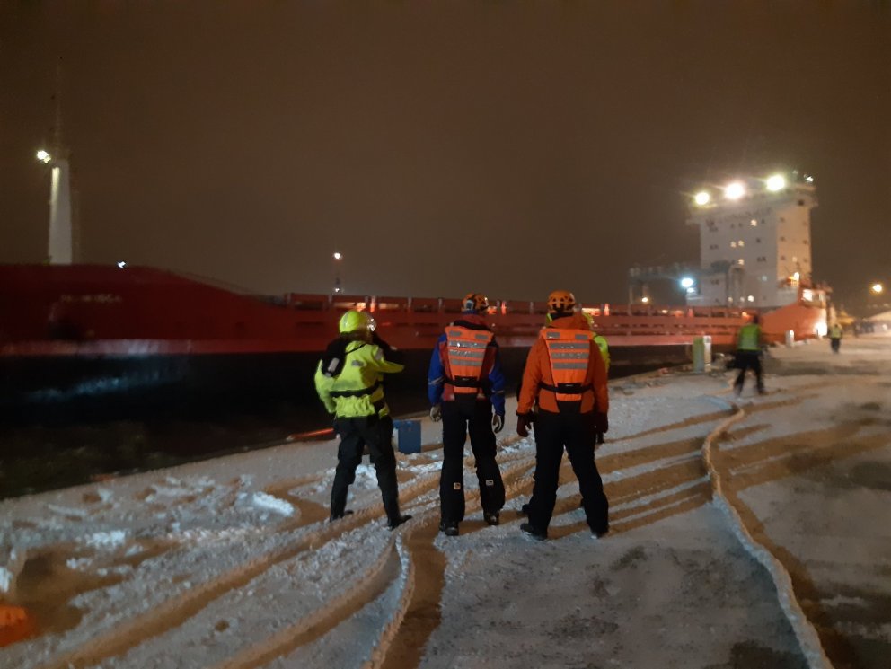 Francisca slitnaði frá bryggju