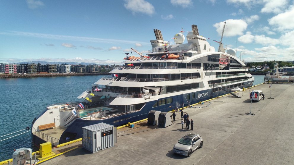 Frá landtengingu Le Bellot á Sjómannadaginn í Hafnarfjarðarhöfn.  Mynd Guðmundur Fylkisson.