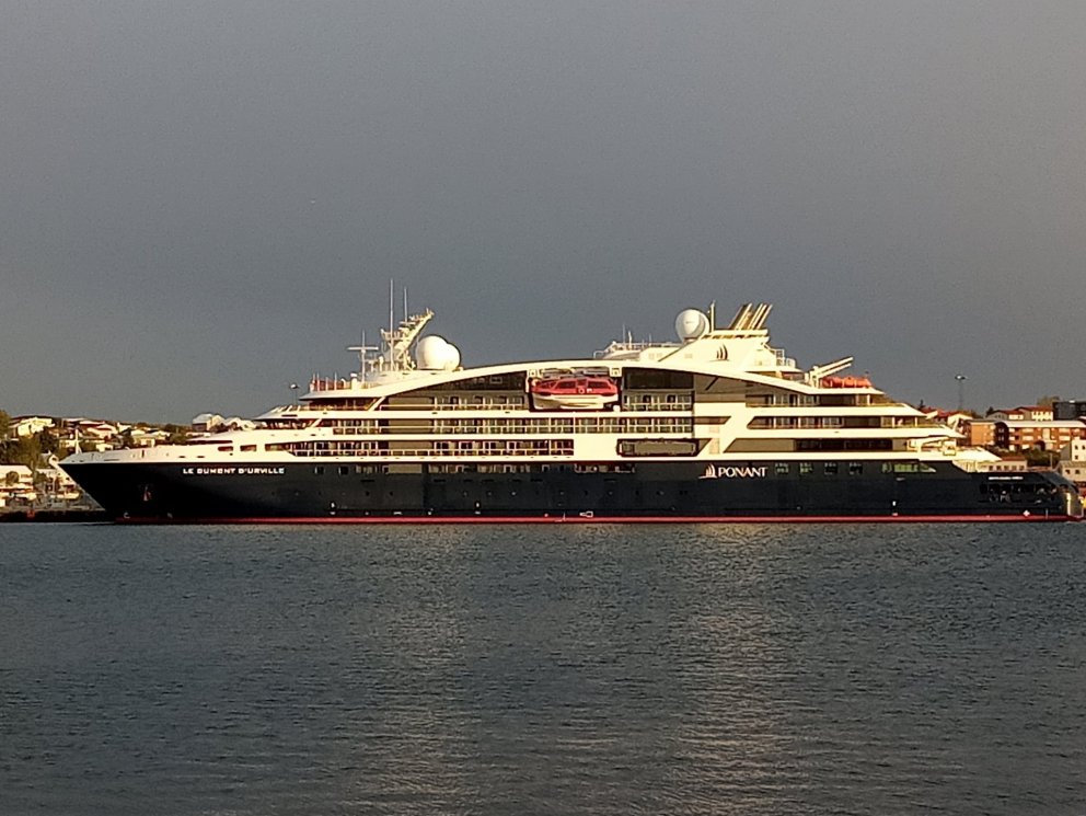 Fyrstu farþegaskipin komin