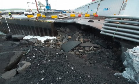 Hér sést vel hversu mikið fyllingarefni skolaðist út í stórviðrinu í Straumsvík.
