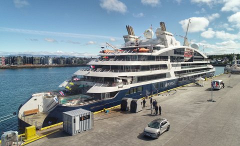 Frá landtengingu Le Bellot á Sjómannadaginn í Hafnarfjarðarhöfn.  Mynd Guðmundur Fylkisson.