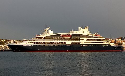 Fyrstu farþegaskipin komin